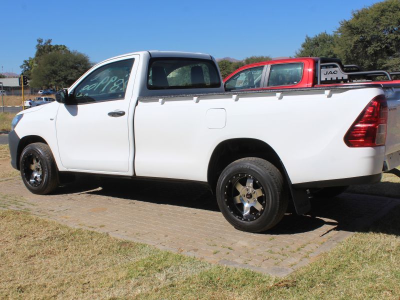 2019 Toyota Hilux photo 2