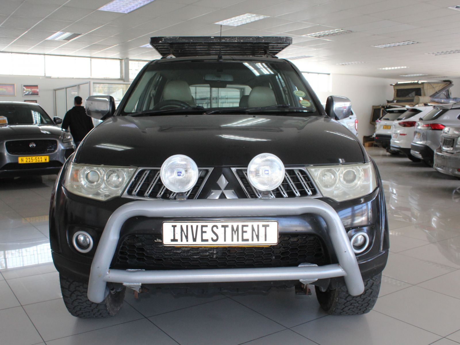 2010 Mitsubishi Pajero photo 2