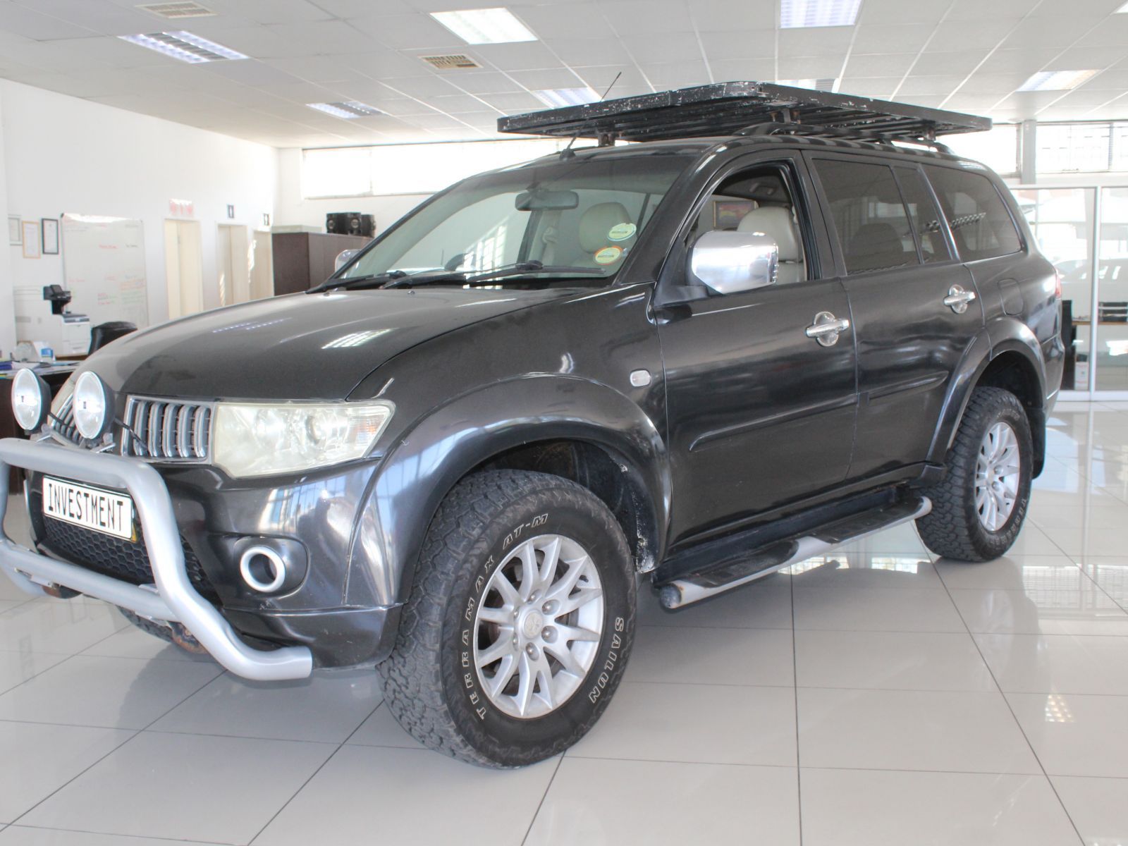 2010 Mitsubishi Pajero photo 3