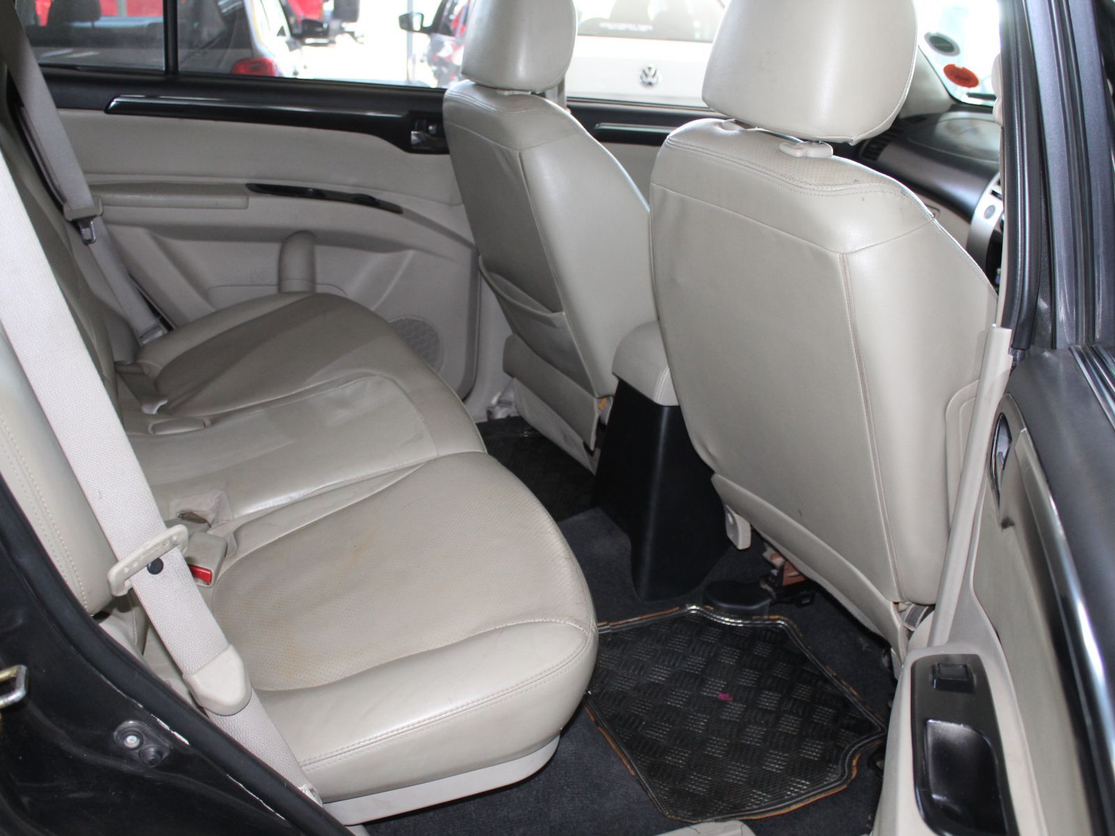 2010 Mitsubishi Pajero photo 7