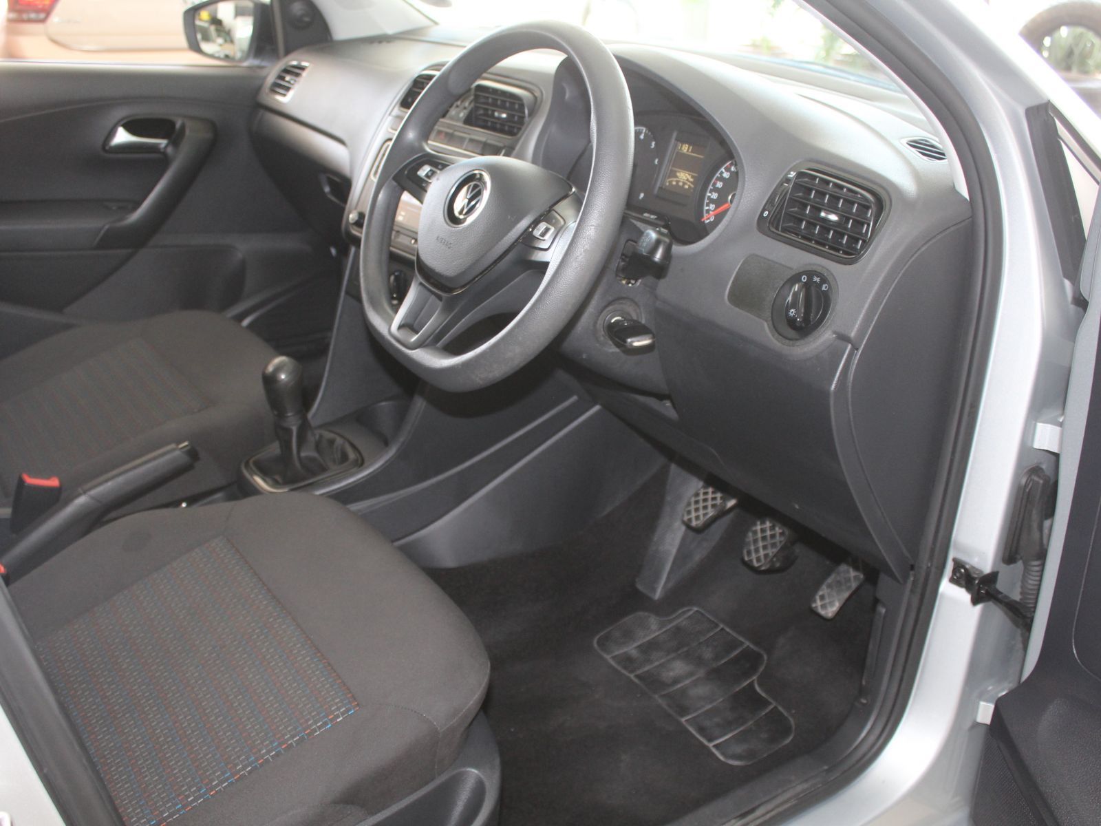 2024 Volkswagen Polo Vivo photo 9
