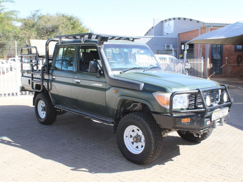 2013 Toyota Land Cruiser photo 1