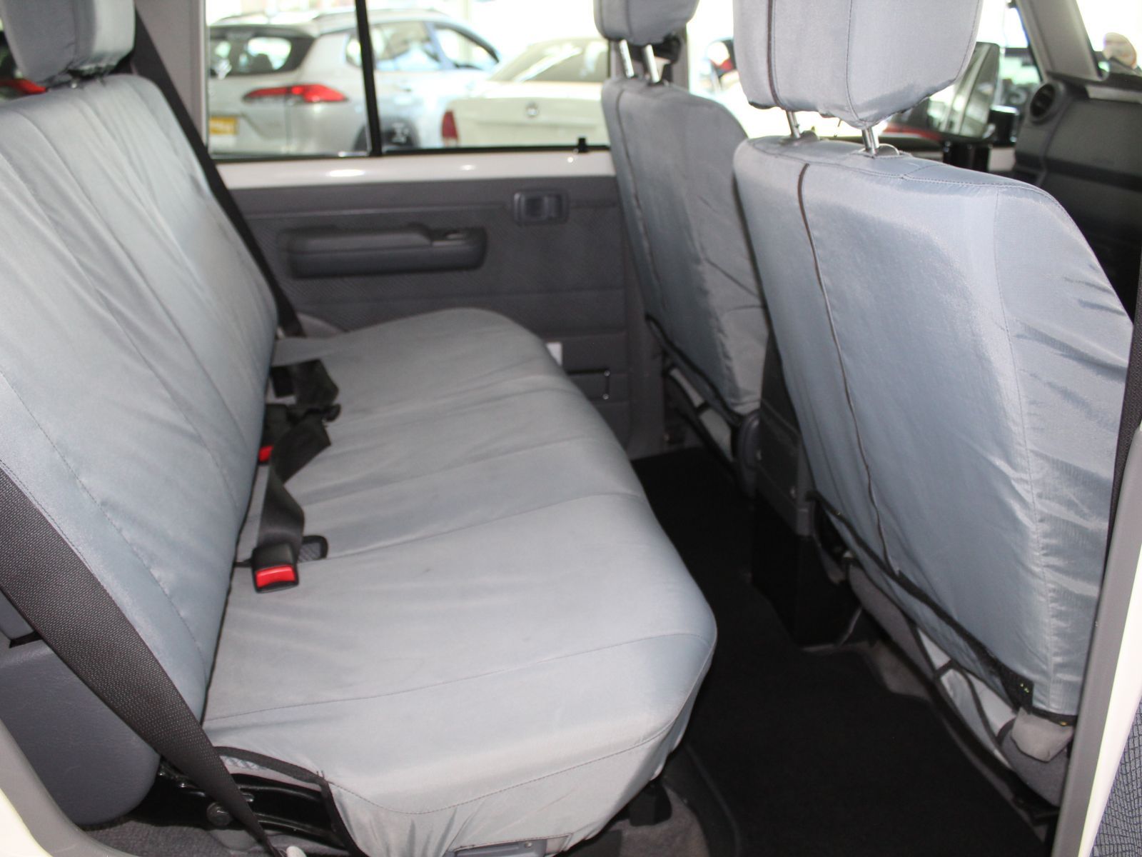 2015 Toyota Land Cruiser photo 11