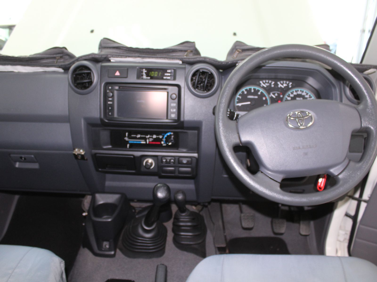 2015 Toyota Land Cruiser photo 15