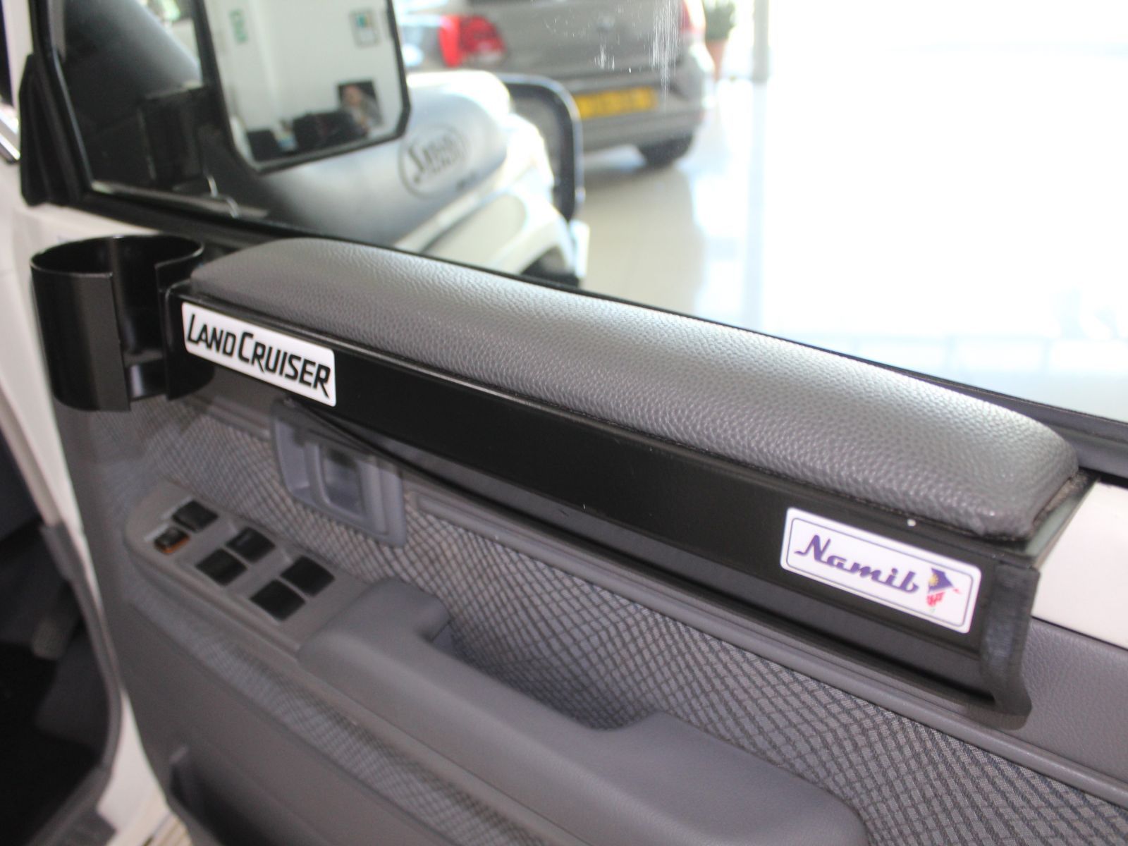 2015 Toyota Land Cruiser photo 16