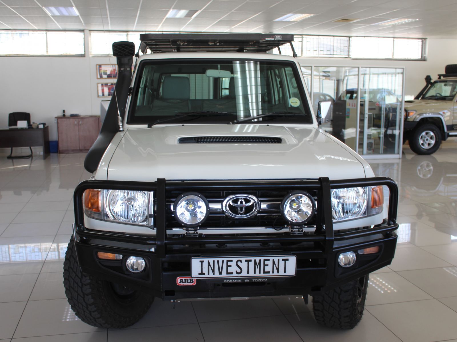 2015 Toyota Land Cruiser photo 2