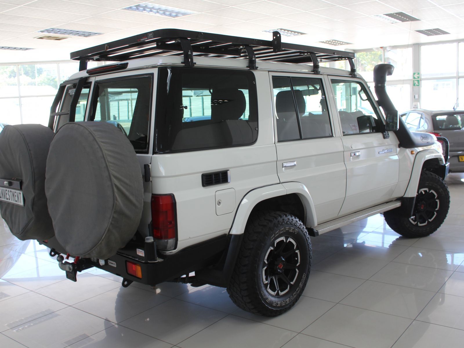 2015 Toyota Land Cruiser photo 7