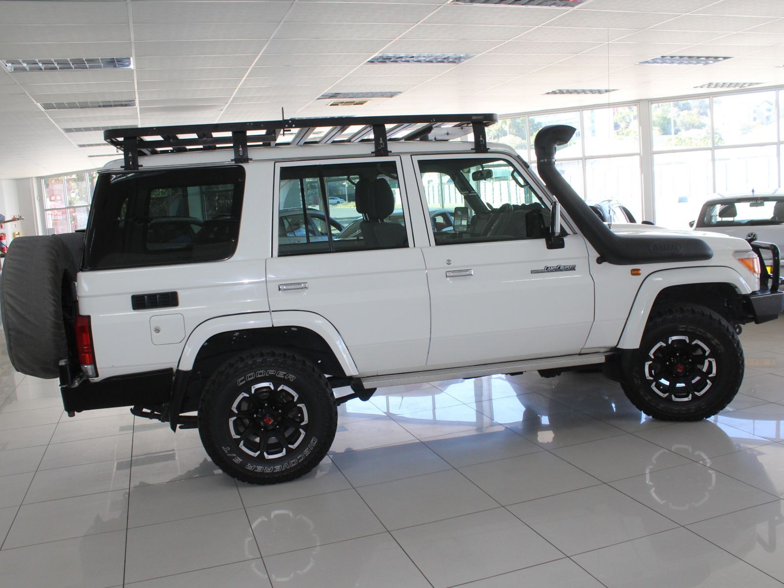 2015 Toyota Land Cruiser photo 8