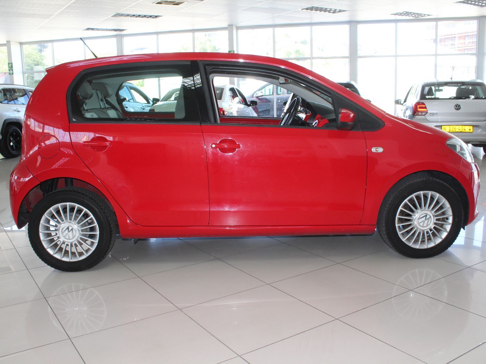 2014 Volkswagen Up photo 8