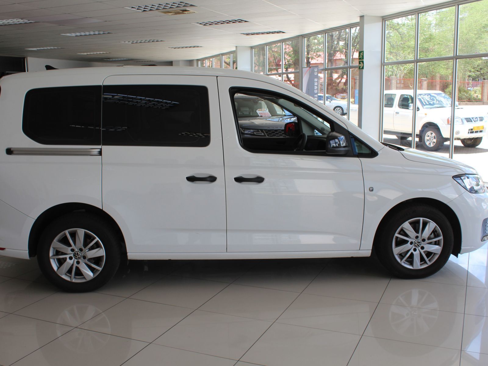 2023 Volkswagen Caddy photo 2