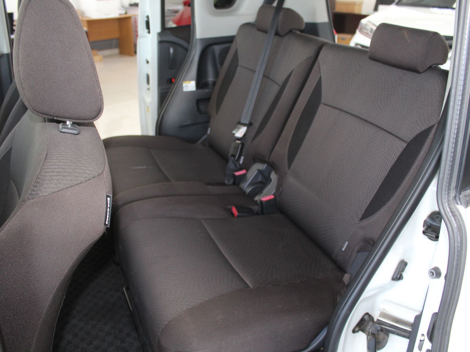 2011 Suzuki Solio photo 12