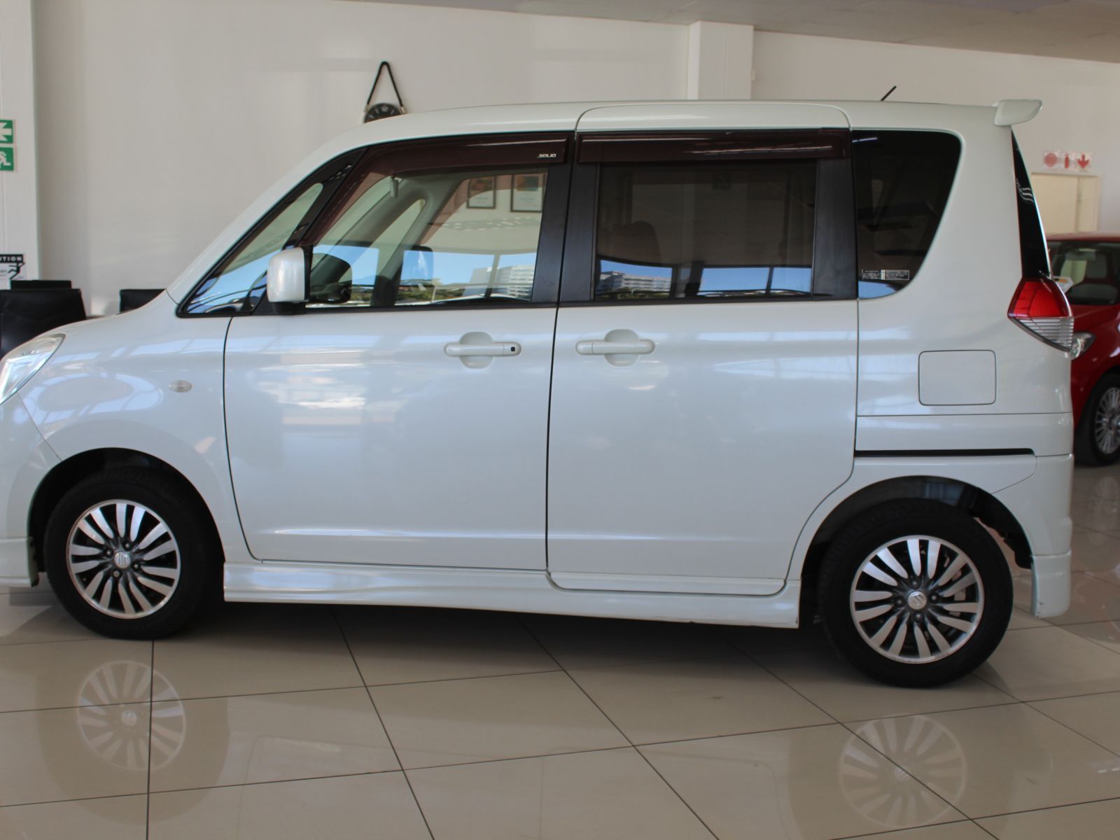 2011 Suzuki Solio photo 4