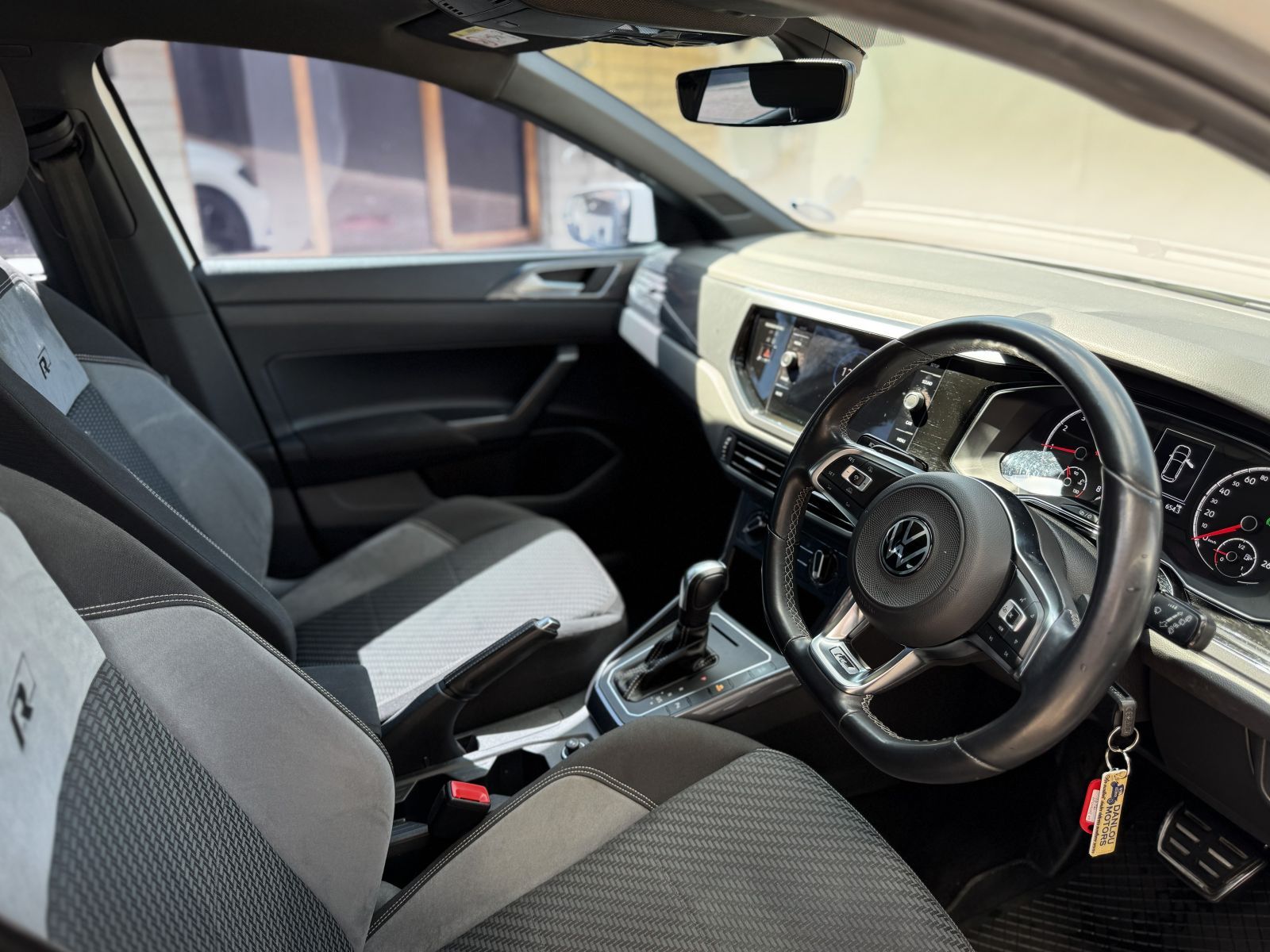 2021 Volkswagen Polo photo 8