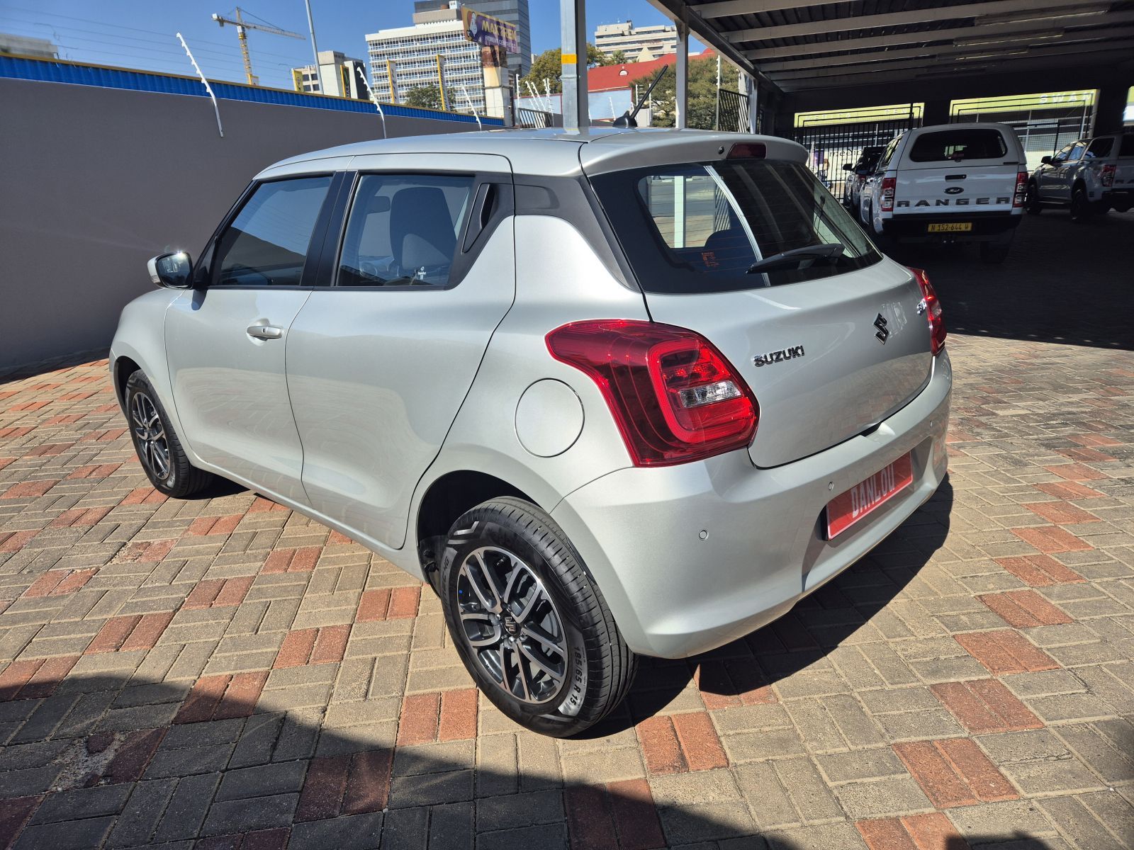 2023 Suzuki Swift photo 2