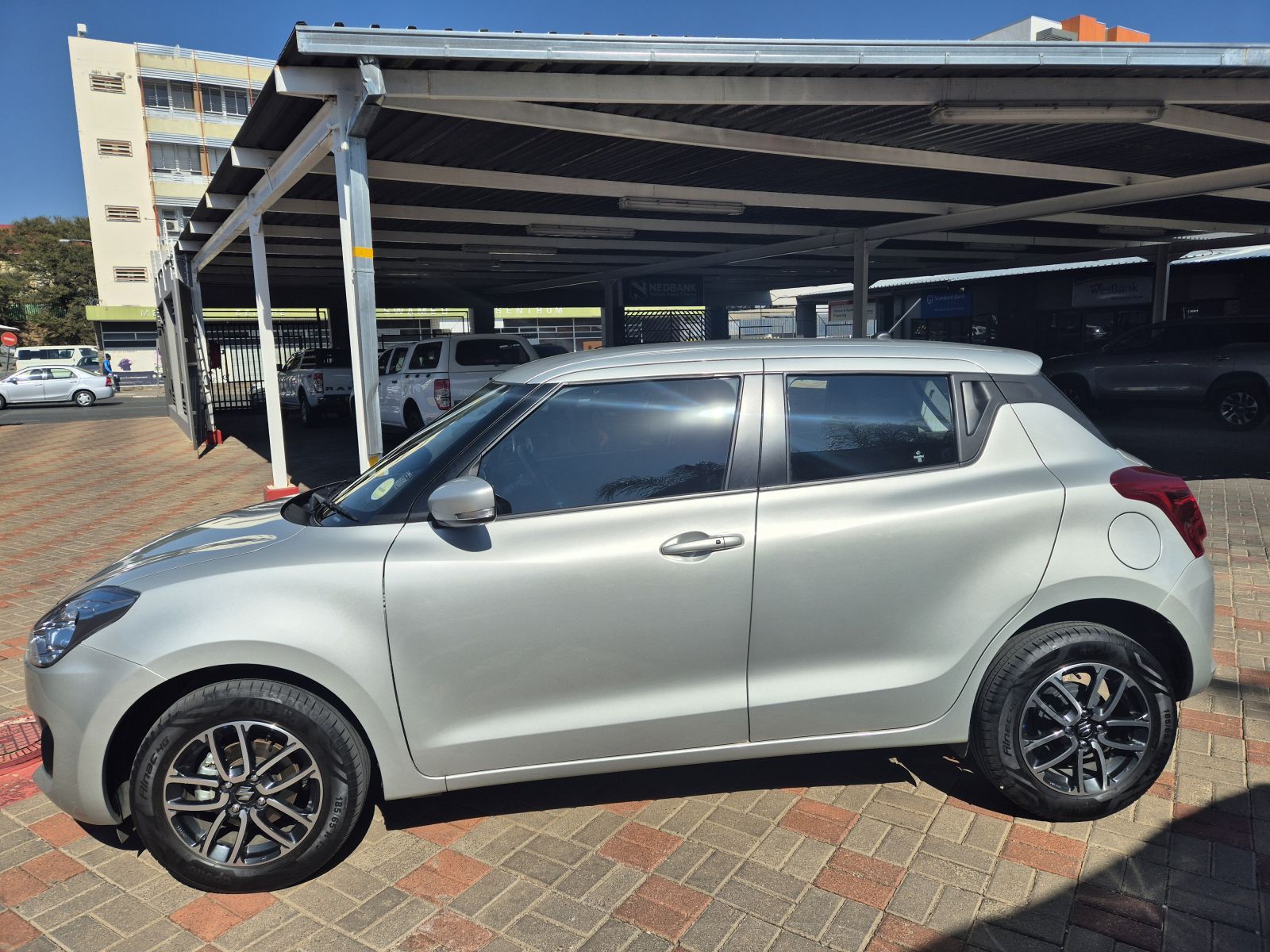 2023 Suzuki Swift photo 3