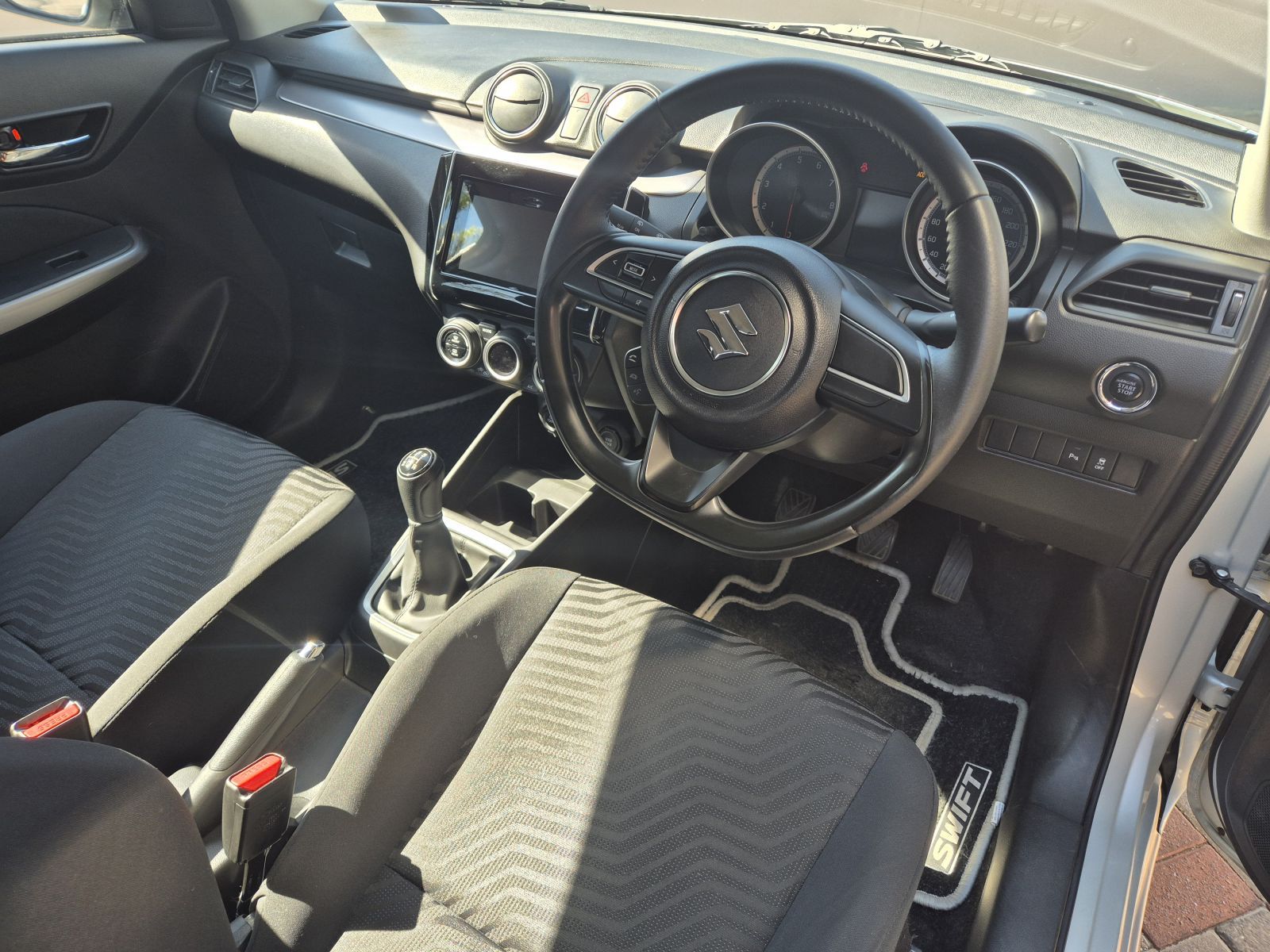 2023 Suzuki Swift photo 4