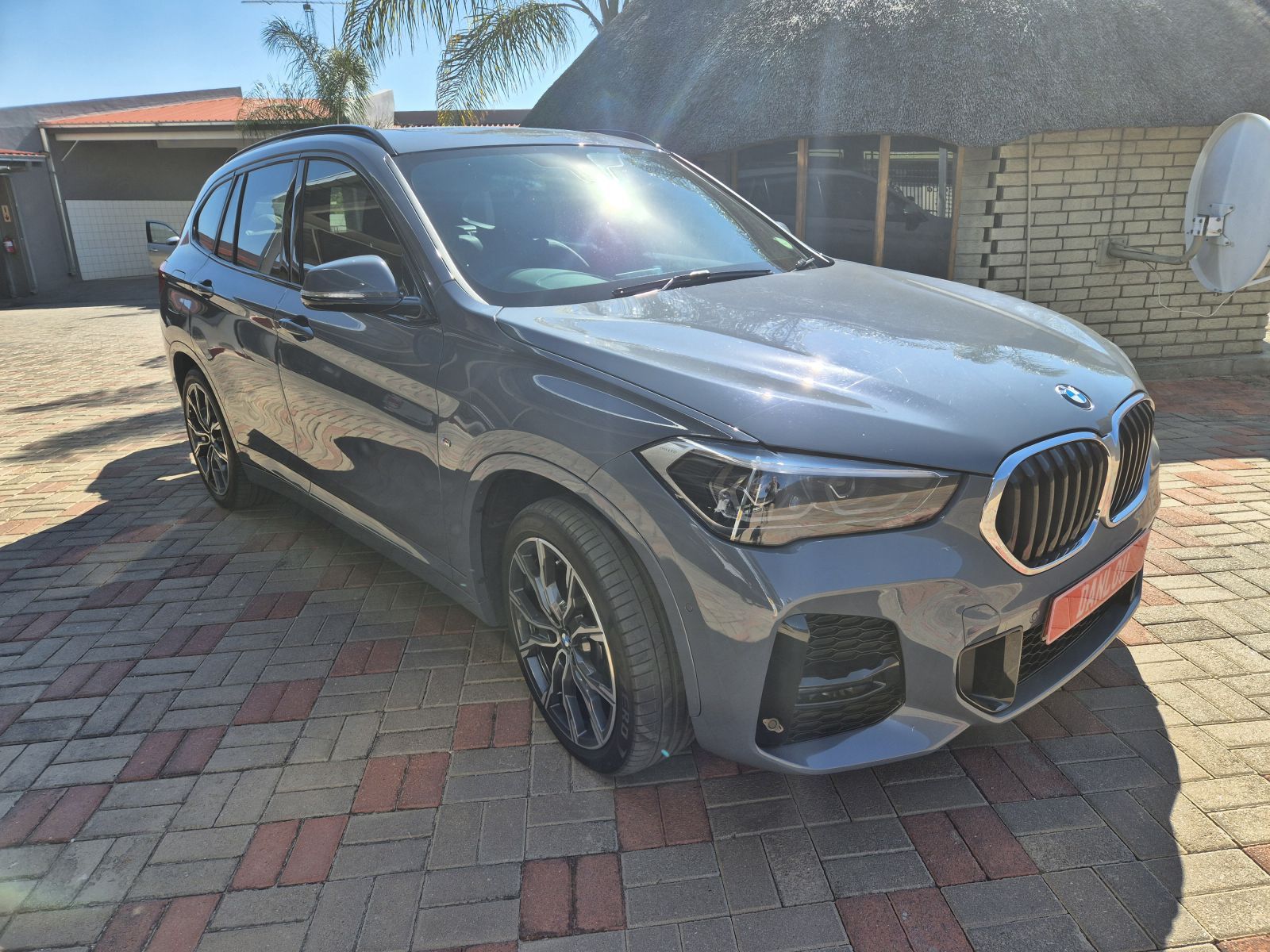 2022 BMW X1 photo 1