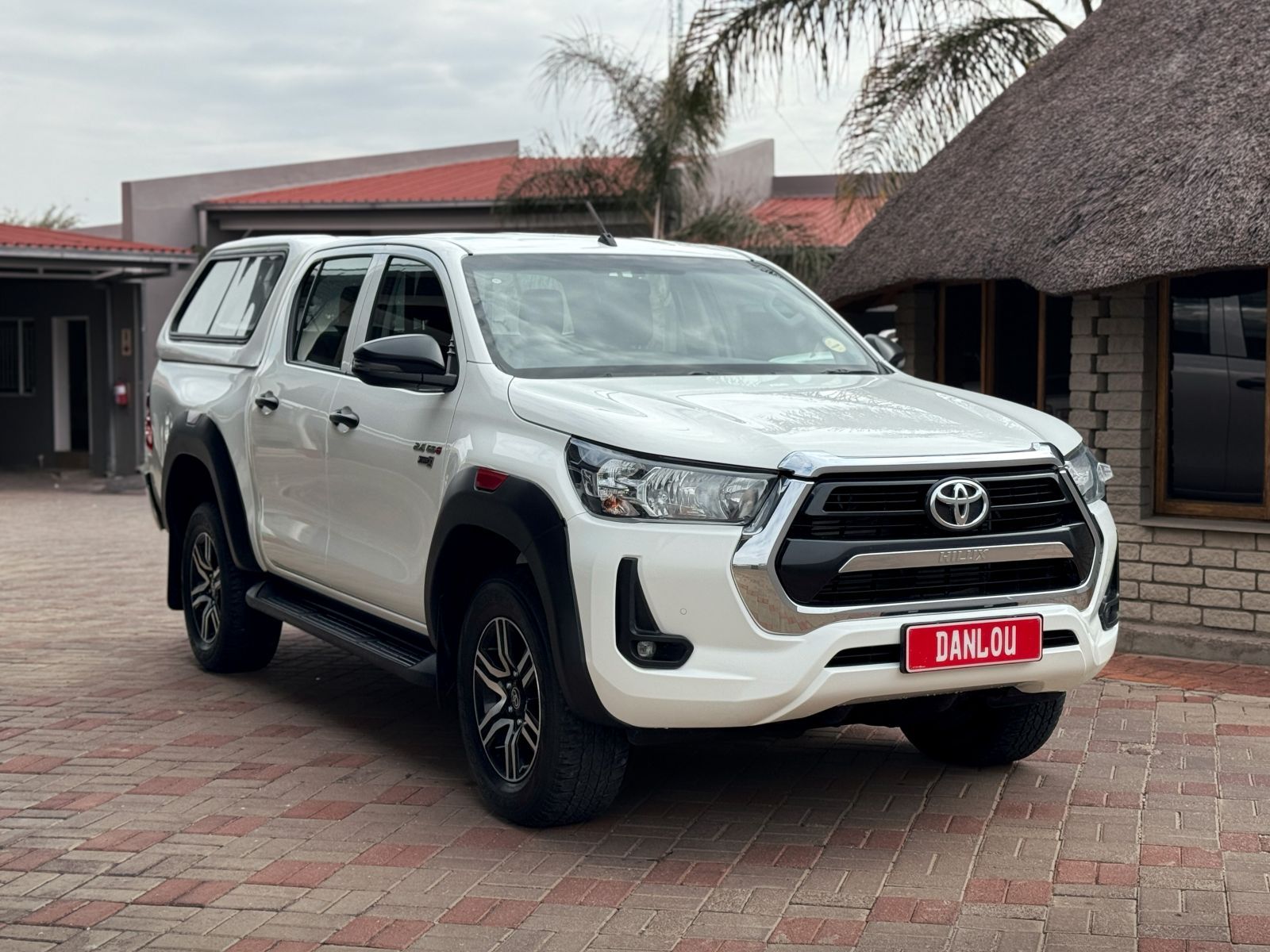 2024 Toyota Hilux photo 1