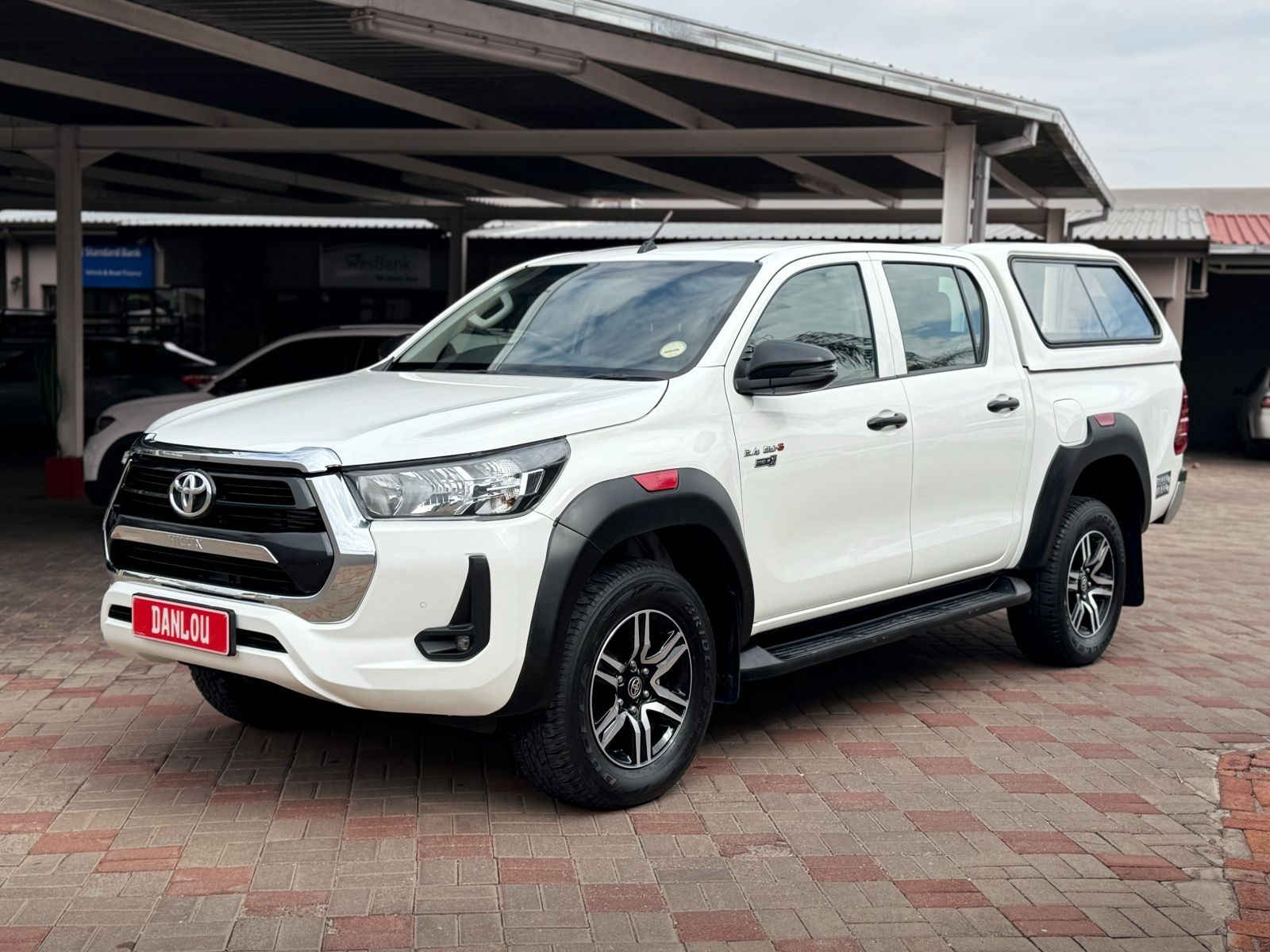 2024 Toyota Hilux photo 2