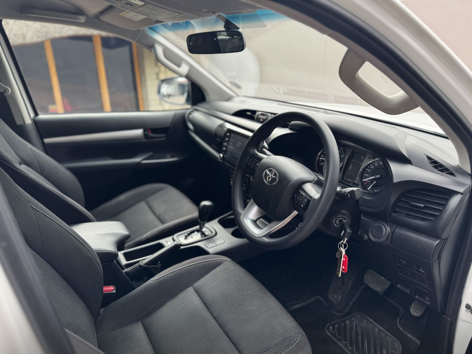 2024 Toyota Hilux photo 7