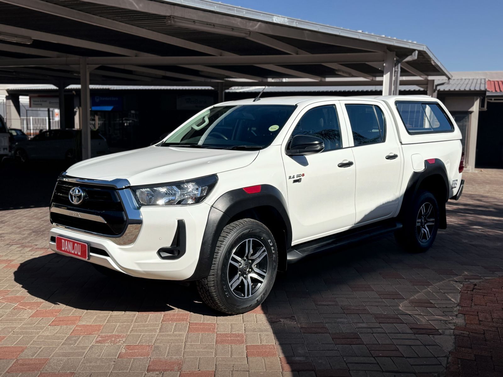 2024 Toyota Hilux photo 2