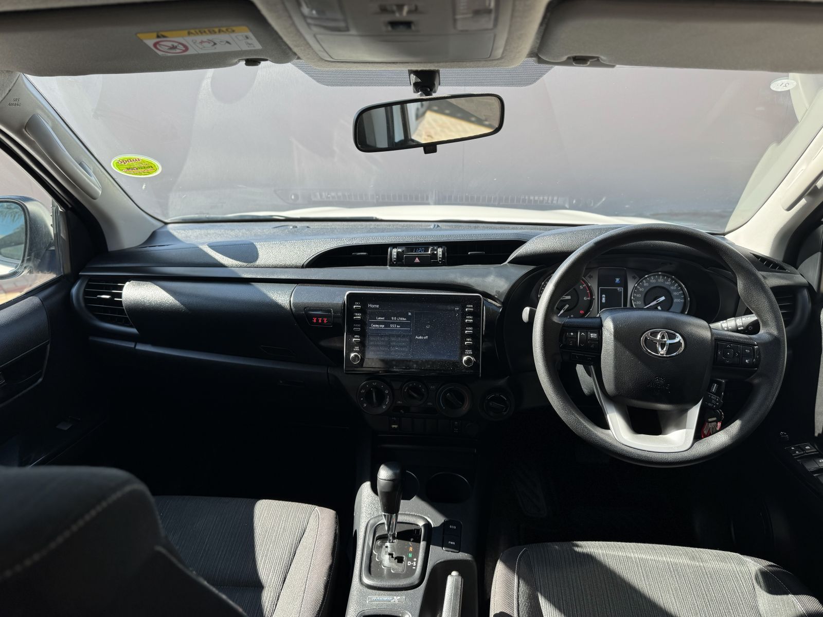 2024 Toyota Hilux photo 6