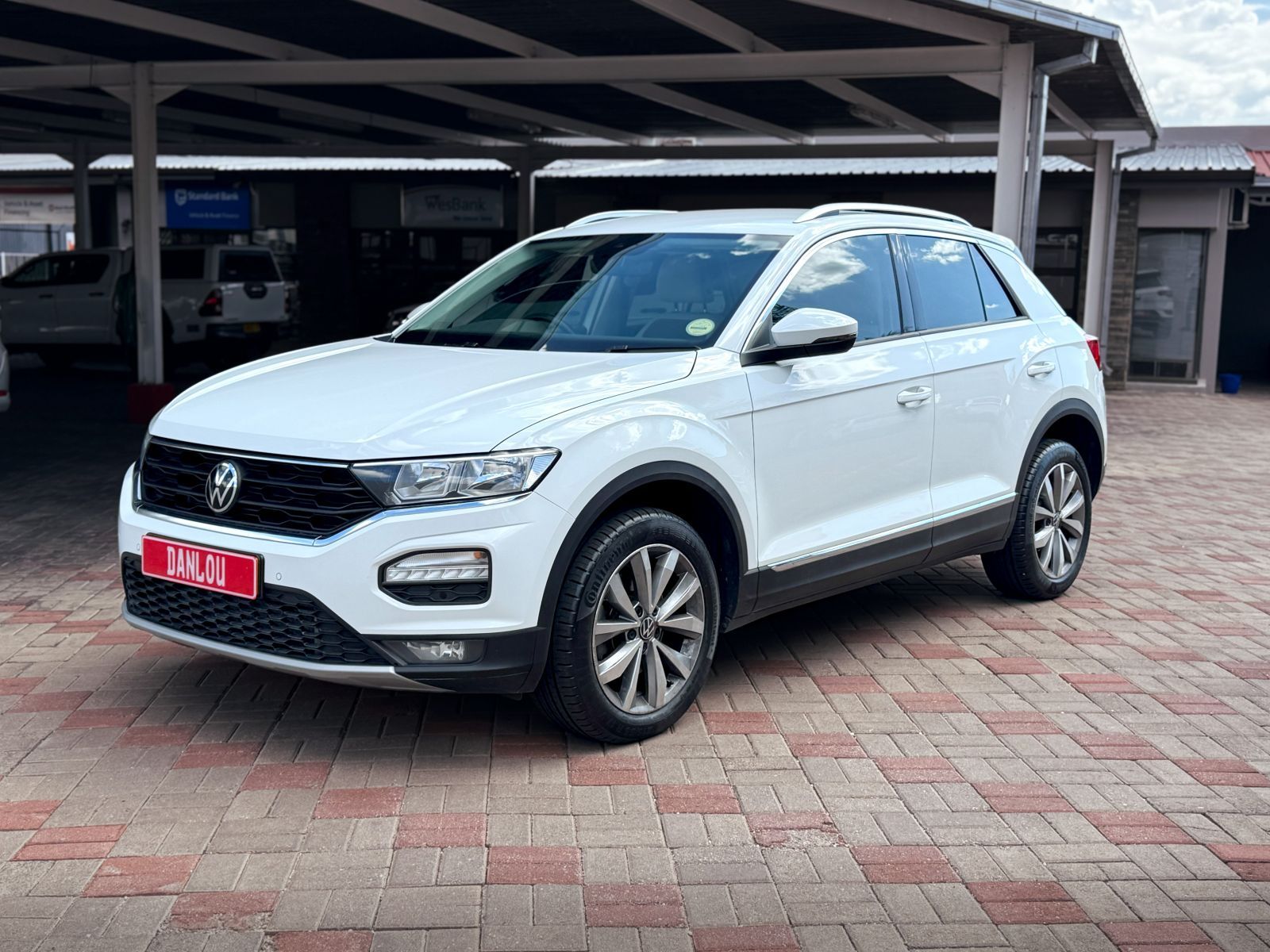 2021 Volkswagen T-Roc photo 2