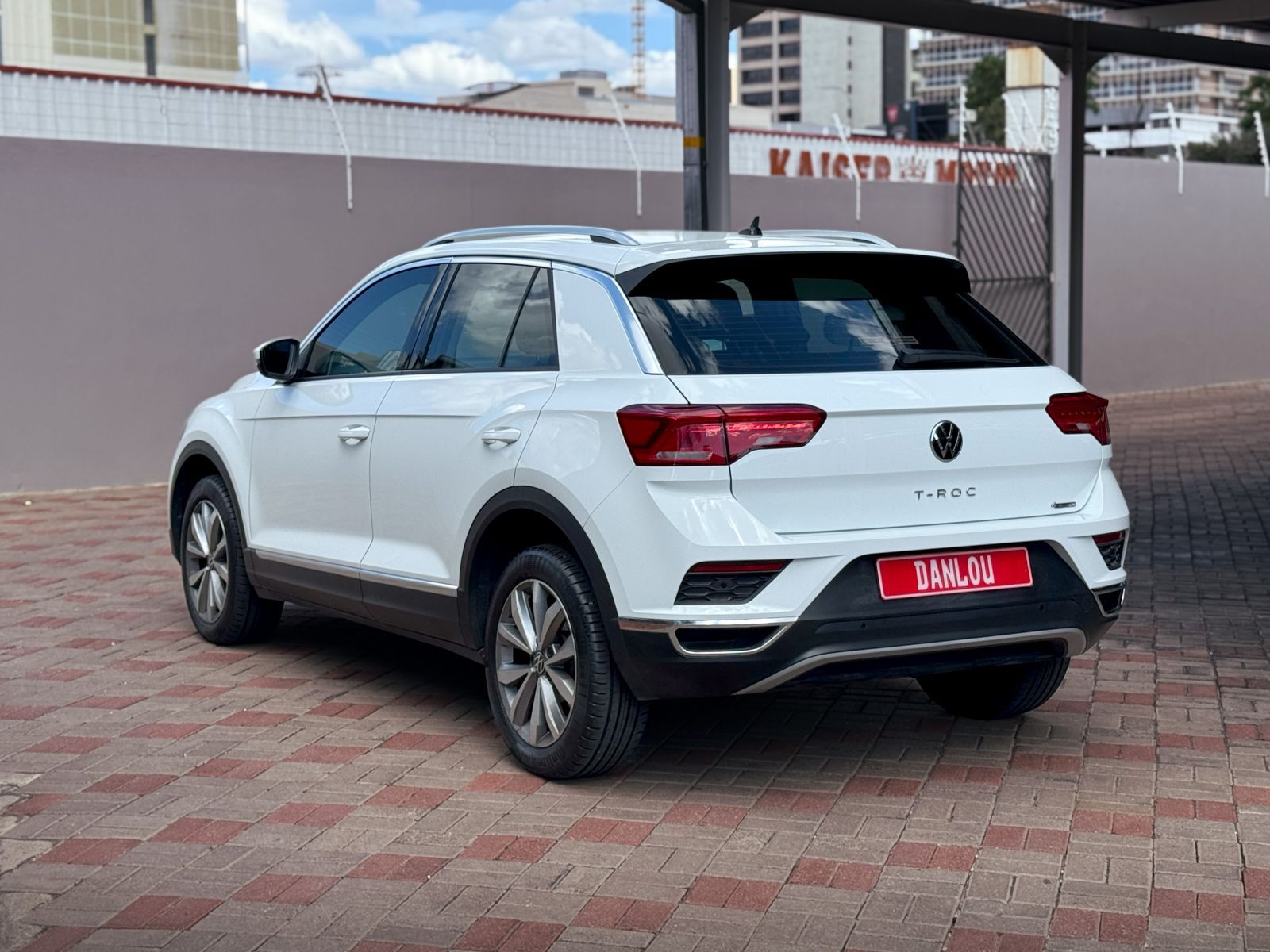 2021 Volkswagen T-Roc photo 3
