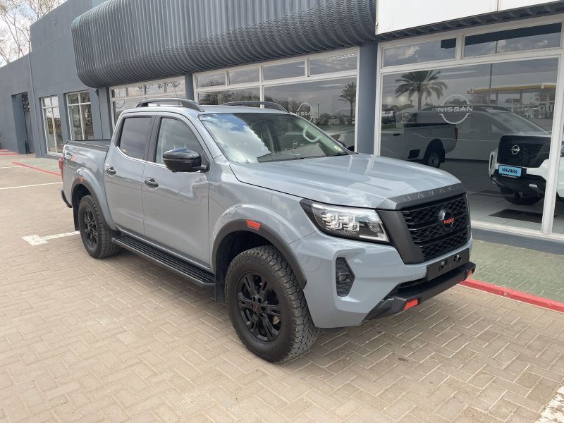 2021 Nissan Navara photo 1