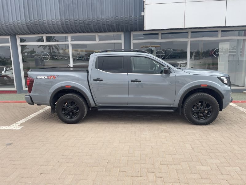 2021 Nissan Navara photo 2