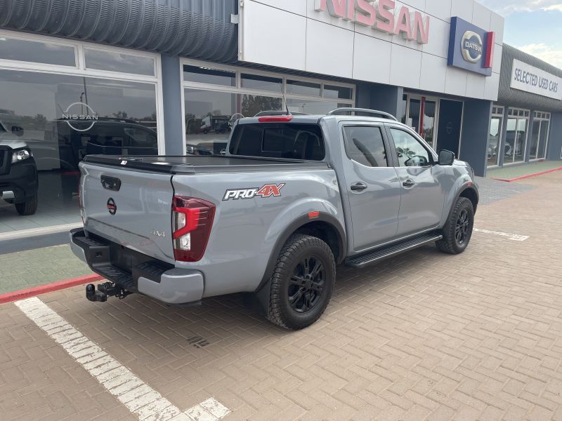 2021 Nissan Navara photo 3