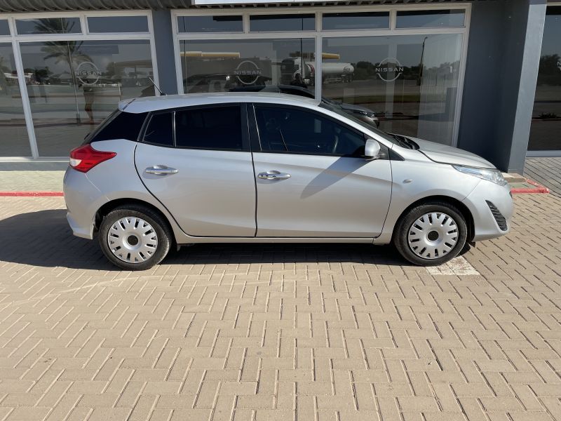 2018 Toyota Yaris photo 2