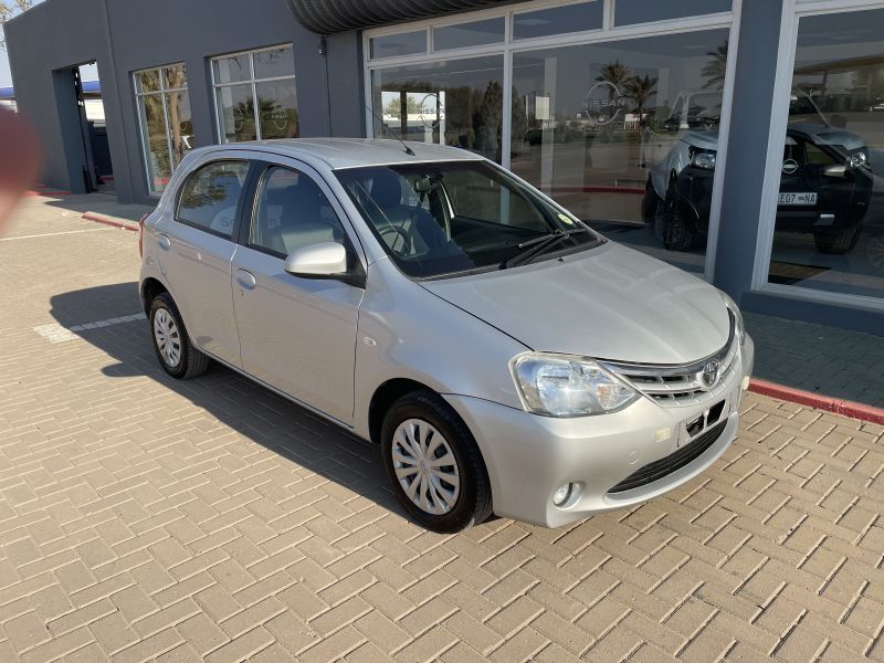 2015 Toyota Etios photo 1