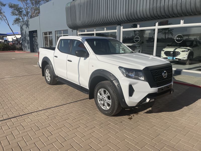2022 Nissan Navara photo 1